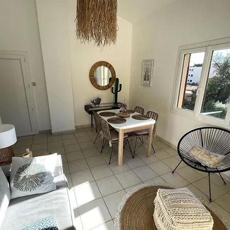 T2 Near Saint-clair For 2 People