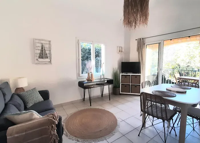 T2 Near Saint-clair For 2 People * Le Lavandou