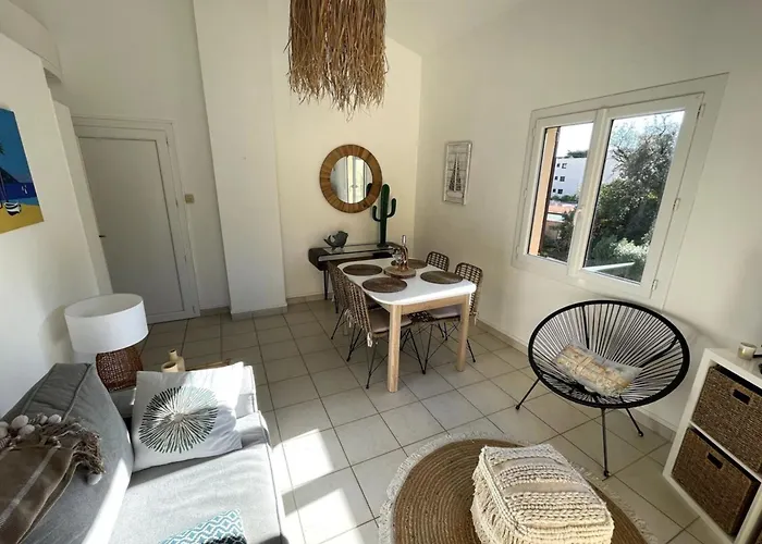 T2 Near Saint-clair For 2 People