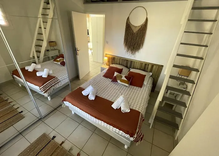 T2 Near Saint-clair For 2 People